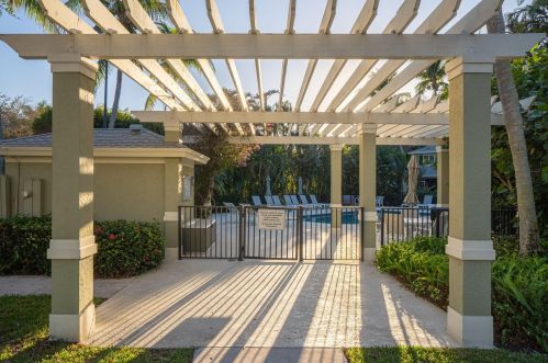 828 Kokomo Key Ln, Delray Beach FL  33483-6027 exterior
