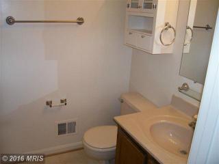 6910 Hovingham Ct, Centreville VA  20121-2543 exterior