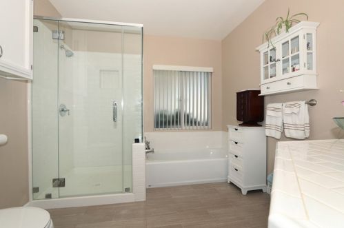 5200 Irvine Blvd, Irvine CA 92620-2013 exterior