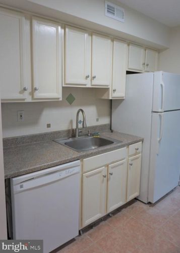 1914 Old Stone Mill Dr, East Windsor NJ  08512-2216 exterior