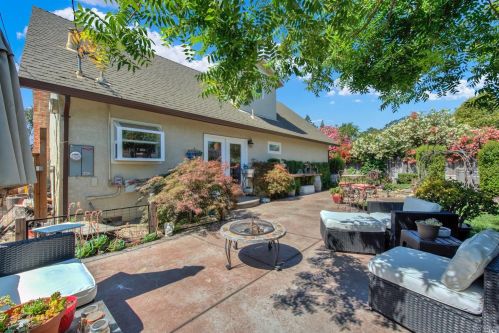 73 Westwood St, Vacaville CA  95688-3625 exterior