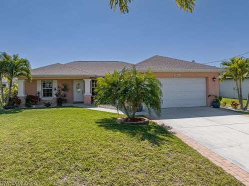 2816 25th Ter, Cape Coral, FL 33993-8215