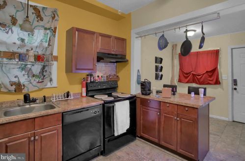 2001 Derry St, Harrisburg PA 17111-1643 exterior