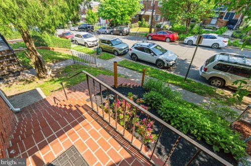 4208 Hildreth St, Washington, DC 20019-4936