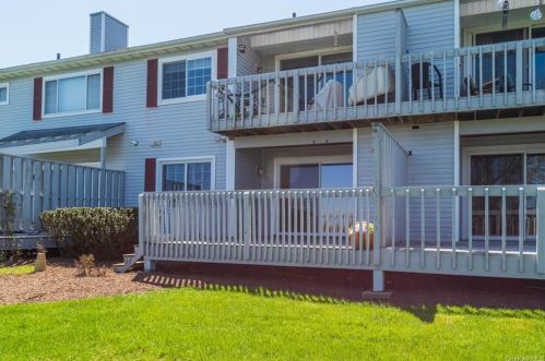 9 Magnolia Ln, Warwick NY  10990-3850 exterior
