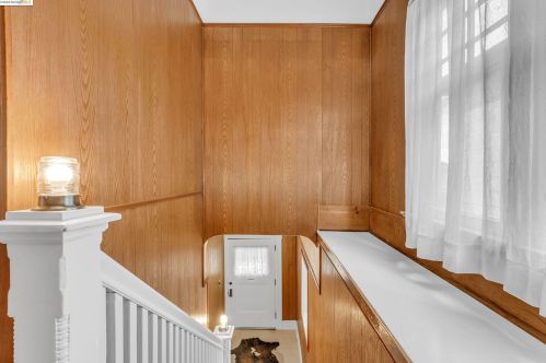 1042 Foothill Blvd, Oakland CA  94606-3016 exterior