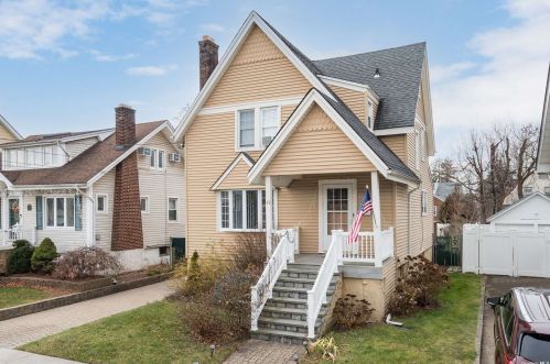 43 Waldo Ave, East Rockaway, NY 11518-1419