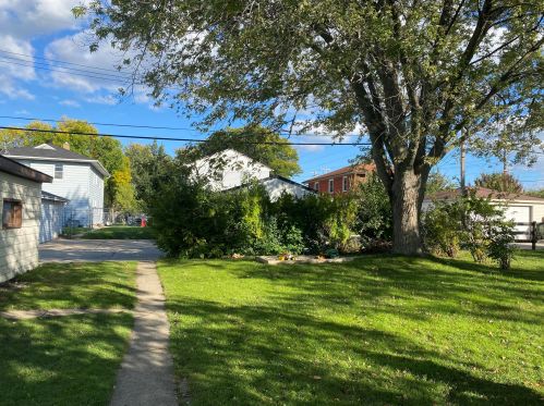 4042 52, Milwaukee WI 53220-3205 exterior