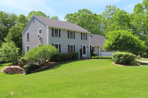 47 Bittersweet Dr, Gales Ferry, CT 06335-1002