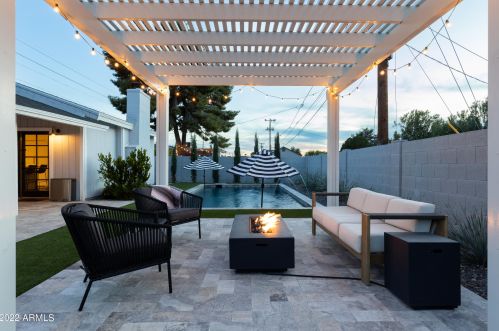 5744 12 St, Phoenix AZ 85086-7351 exterior