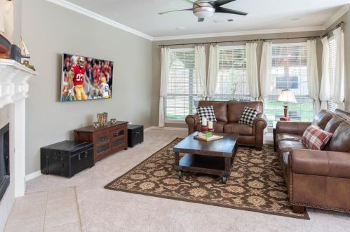 4500 Sandra Lynn Dr, Lewisville TX  75022-1004 exterior