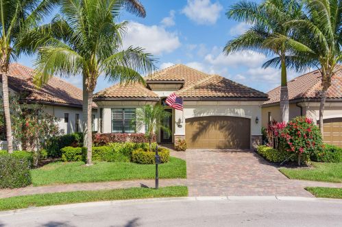 2802 Aviamar Cir, Naples, FL