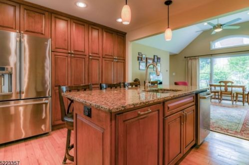 30 Munsee Dr, Cranford NJ  07016-3460 exterior