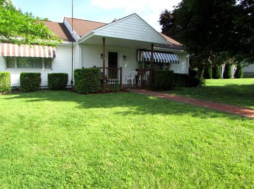 142 Ridge Ave, Beaver Falls, PA 15010-1345