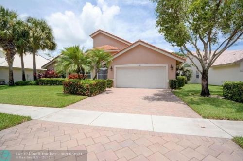 6857 Sun River Rd, Boynton Beach, FL 33437-6035
