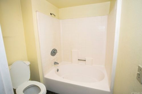 190 Racquet Club Dr, Compton CA  90220-3191 exterior