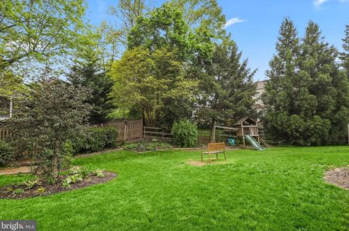 1426 Cellar Crk Way, Herndon VA  20170-2805 exterior