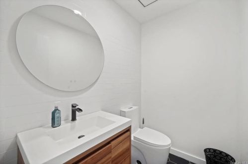 9 Erie Ct, Airmont NY  10901-4121 exterior