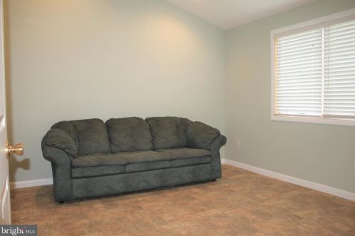 7 Dogwood Dr, Trenton NJ  08648-3205 exterior