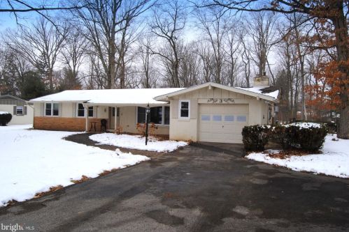 3 Morningside Dr, Lansdale, PA 19446-1727