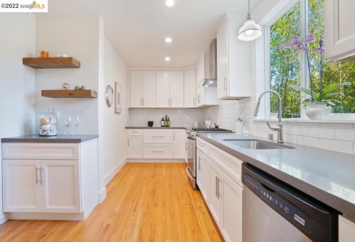 2459 Burlington St, Oakland CA 94602-2515 exterior