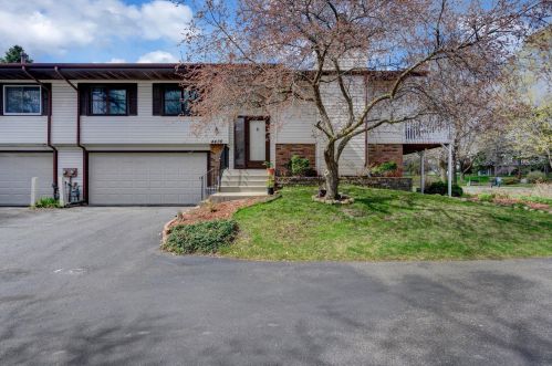 4436 Churchill St, Saint Paul, MN 55126-2221
