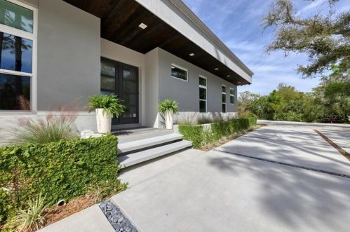1245 Kings Way Dr, Nokomis, FL 34275-1892