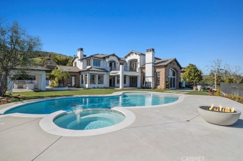 25682 Oak Meadow Dr, Santa Clarita CA  91381-0762 exterior