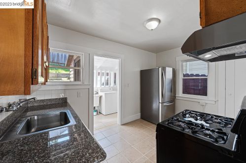 3006 14 Ave, Oakland CA 94602-1015 exterior