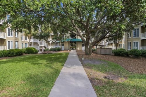 9000 Palmetto Dr, Isle Of Palms SC  29451-3864 exterior