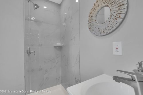 13 Salisbury Ave, Middletown NJ  07748-5240 exterior