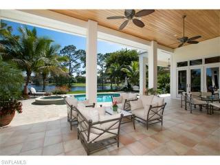 56 Center St, Naples, FL 34108-2913