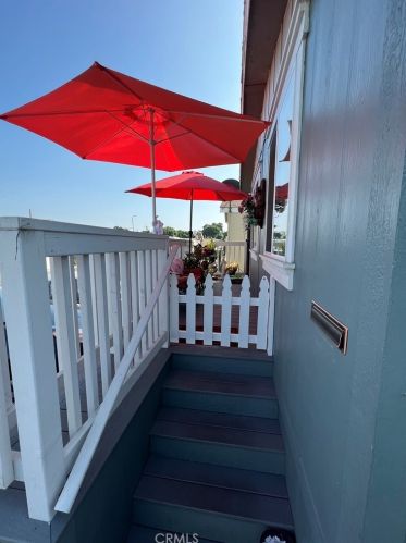 4889 Holly Ave, Long Beach, CA 90805-6719