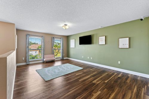 866 Abingdon Ave, Fort Pierce FL  34953-2861 exterior
