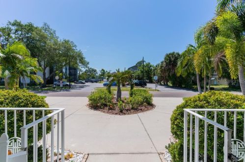 147 47th Ave, Saint Petersburg, FL 33703-3905