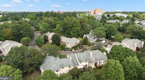 461 Copper Beech Cir, Melrose Park, PA 19027-1335