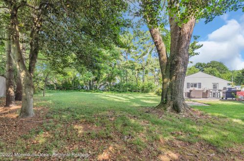 433 Lk Shr Dr, Bricktown NJ 08723-5079 exterior