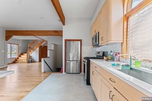 17 Hickory Dr, Oakland NJ  07436-2519 exterior