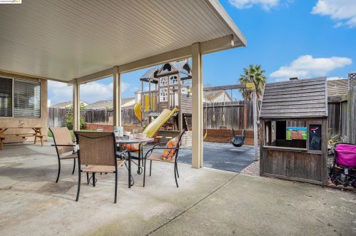 5339 Lakespring Dr, Oakley CA  94561-3142 exterior