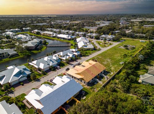 2025 Bridgepointe Cir, Vero Beach FL  32967-6887 exterior