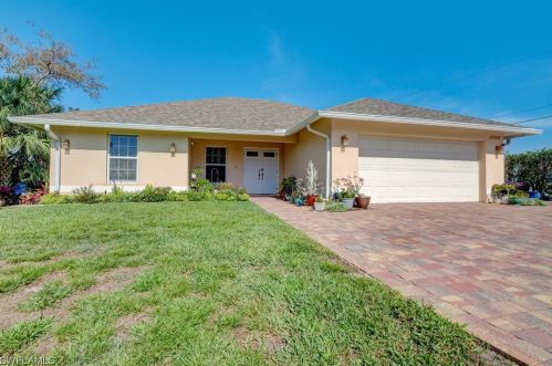 27598 Pinecrest Ln, Bonita Springs, FL 34135-6253