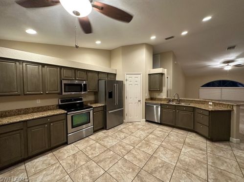 23464 Olde Meadowbrook Cir, Bonita Springs FL  34134-9131 exterior