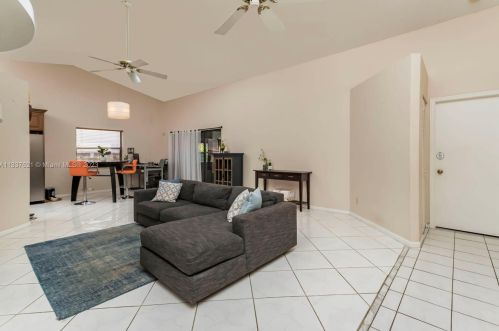 216 9th St, Dania Beach FL  33004-4439 exterior