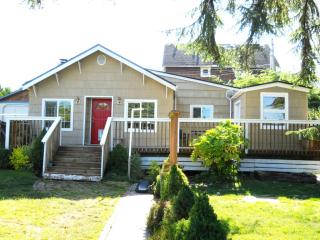 6404 47th Ave, Seattle, WA 98136-1413