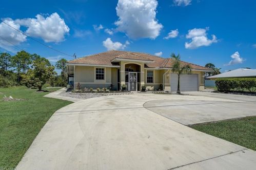 1507 9th St, Lehigh Acres, FL 33972-3371