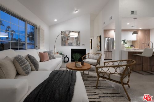 1055 Louise Dr, Palm Springs CA  92262-3241 exterior