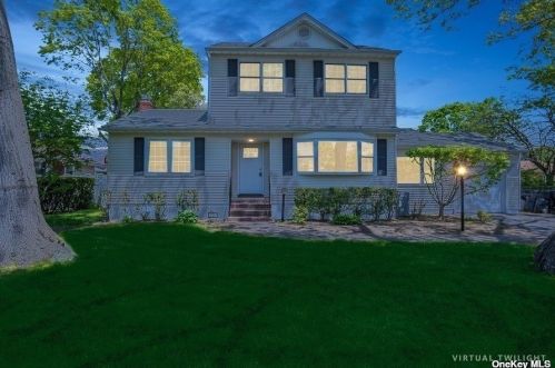 759 Van Buren Ave, West Islip NY  11795-1337 exterior