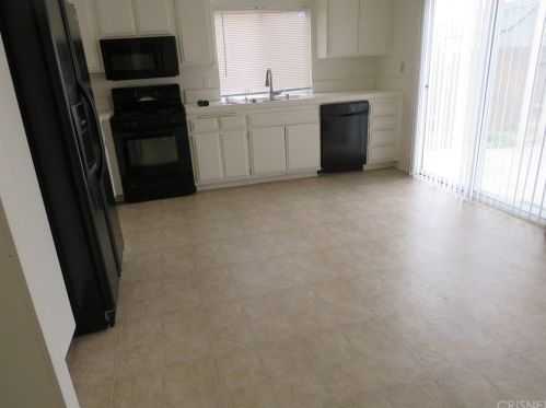 1029 Kildare St, Lancaster, CA 93535-2719