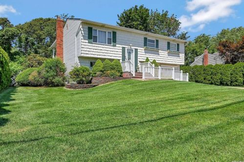 6 Capri Rd, South Setauket, NY 11720-1521