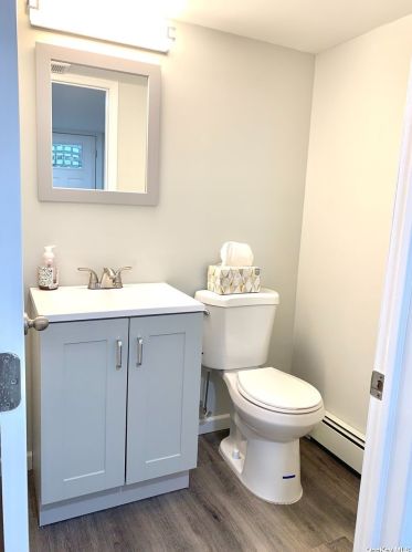 45 Manhasset Rd, Scotts Beach NY  11789-2919 exterior